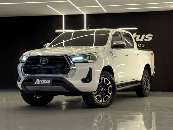 TOYOTA HILUX 2.8 D-4D TURBO DIESEL CD SRX 4X4 AUTOMÁTICO